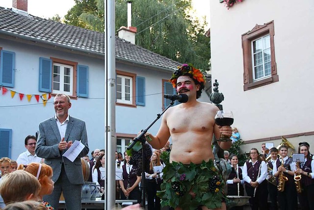 Lorenz Gehring erffnete am Freitag wi...ips, links Brgermeister Harald Lotis.  | Foto: Christiane Franz