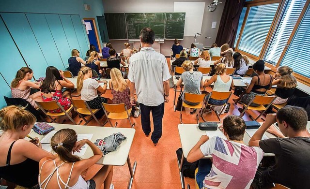 Seit Montag sind die Klassenzimmer wie...ng und Lesekompetenz bei den Schlern.  | Foto: Wolfram Kastl