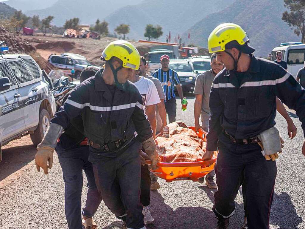 Das Epizentrum lag sdwestlich von Marrakesch und erschtterte die Erde mit einer Strke von 6,8 – 7,0. Rettungskrfte suchen fieberhaft nach berlebenden – die Zeit drngt.