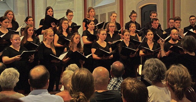 Der Chor der Landesjugendkantorei Baden unter der Leitung von Anne Langenbach.   | Foto: Christiane Franz