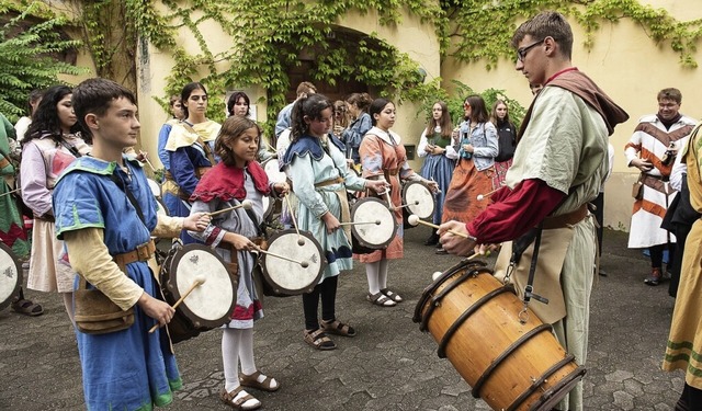 Musik, Kostme, Geschichte &#8211; die...iehen zunehmend Jngere in ihren Bann.  | Foto: Faust e.V.