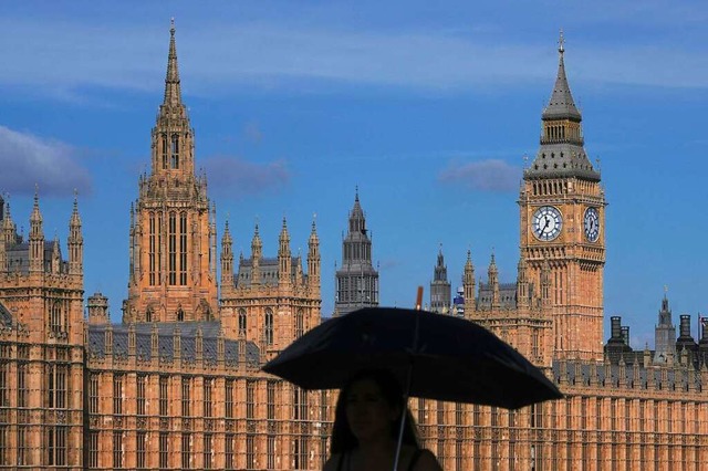 Zu erheblicher Aufregung hat in London...aments fr China spioniert haben soll.  | Foto: Kin Cheung (dpa)