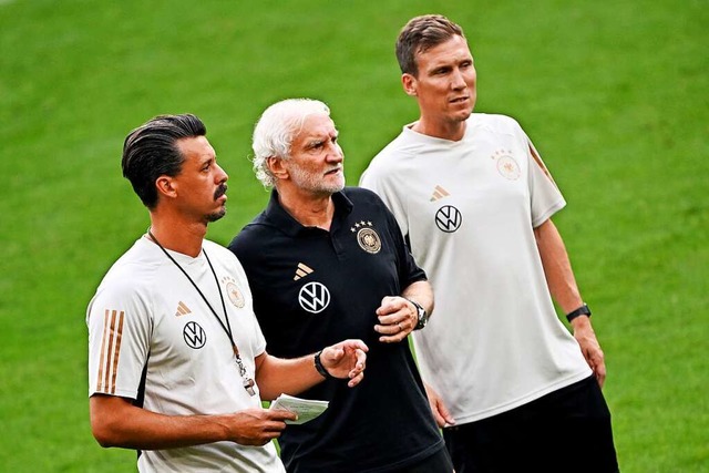 Rudi Vller (Mitte), Sandro Wagner (links) und Hannes Wolf  | Foto: Federico Gambarini (dpa)