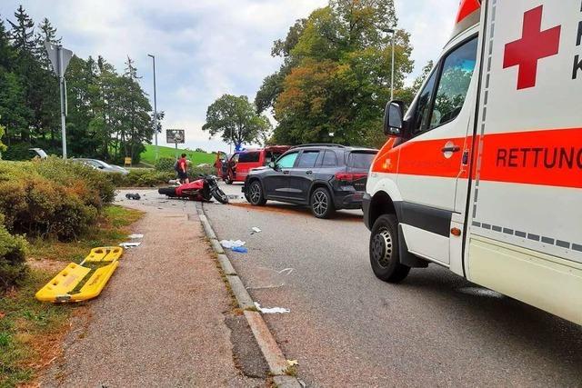 Unfall zwischen Motorrad und Auto in Bonndorf