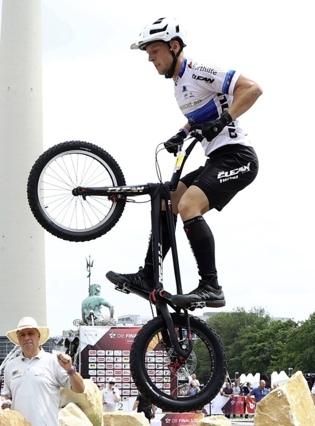 Zeigte erneut sein Knnen auf dem Trial-Bike: Dominik Oswald  | Foto: IMAGO/Juergen Engler