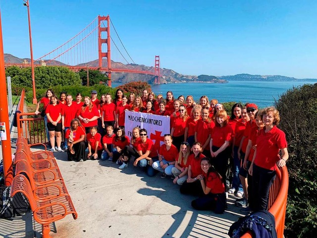 Die Mdchenkantorei vor der Golden Gate Bridge in St. Francisco  | Foto: privat