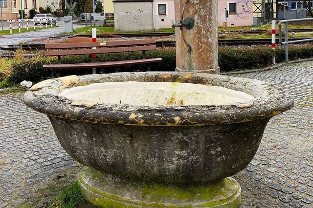 Vorher: Der Brunnen  an der Ecke Bahnhofstrae Hebelstrae noch im Januar  | Foto: Matthias Hartmann