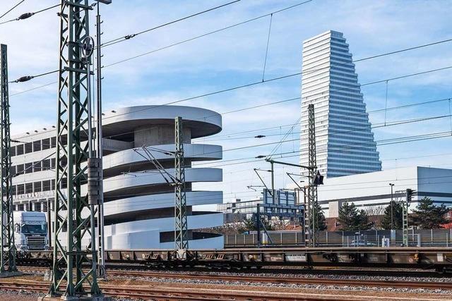 Das provisorische Parkhaus von Roche in Basel soll bleiben