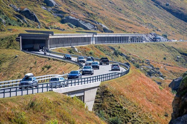 Der Gotthard-Tunnel verbindet die Schw...Alpen mit Leichtigkeit zu durchqueren.  | Foto: Urs Flueeler (dpa)