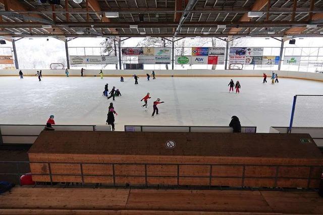 Hoher Strompreis machen der Eisbahn und dem Strandbad im Schweizer Rheinfelden Sorgen