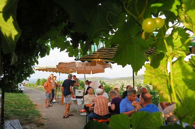 Die Tllinger Weinbauern laden vor der...ehung mit Vesper beim Bammerthaus ein.  | Foto: Peter Gerigk