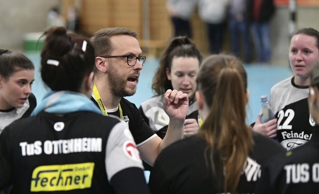 Zieht nach der Vorbereitung den Hut be...dem Kader: TuS-Trainer Tobias Buchholz  | Foto: Wolfgang Kuenstle