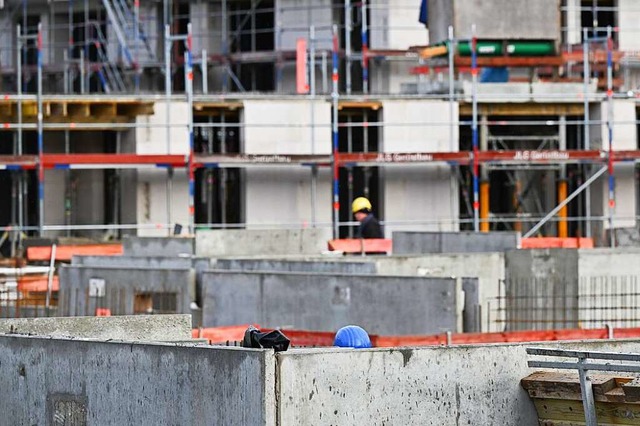 Durchschnittlich wurden in Baden-Wrtt...eflchen sowie fr den Verkehr bebaut.  | Foto: Bernd Weibrod (dpa)