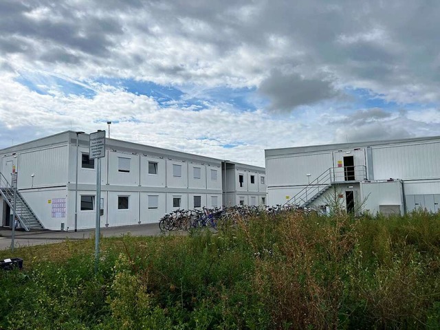 Die Containeranlage an der Schwimmbads... bietet Platz fr bis zu 140 Menschen.  | Foto: Susanne Ehmann