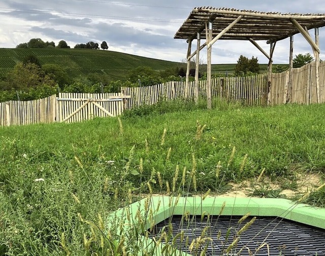 Der knftige Spielplatz in Hach ist  e...nterstand. Spielgerte sind unterwegs.  | Foto: Ralf Strittmatter