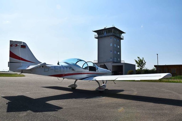 Wer darf auf dem Flugplatz im Gewerbep...nden? Darber wird vor Ort gestritten.  | Foto: Max Schuler