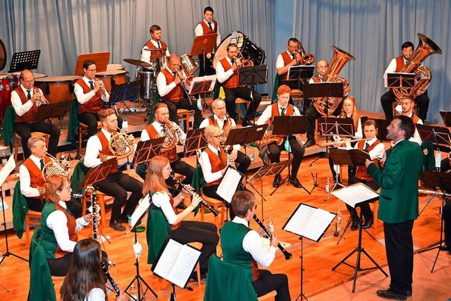 Das Konzertorchester des MV Rtenbach bei einem Auftritt im Jahr 2021.  | Foto: Liane Schilling