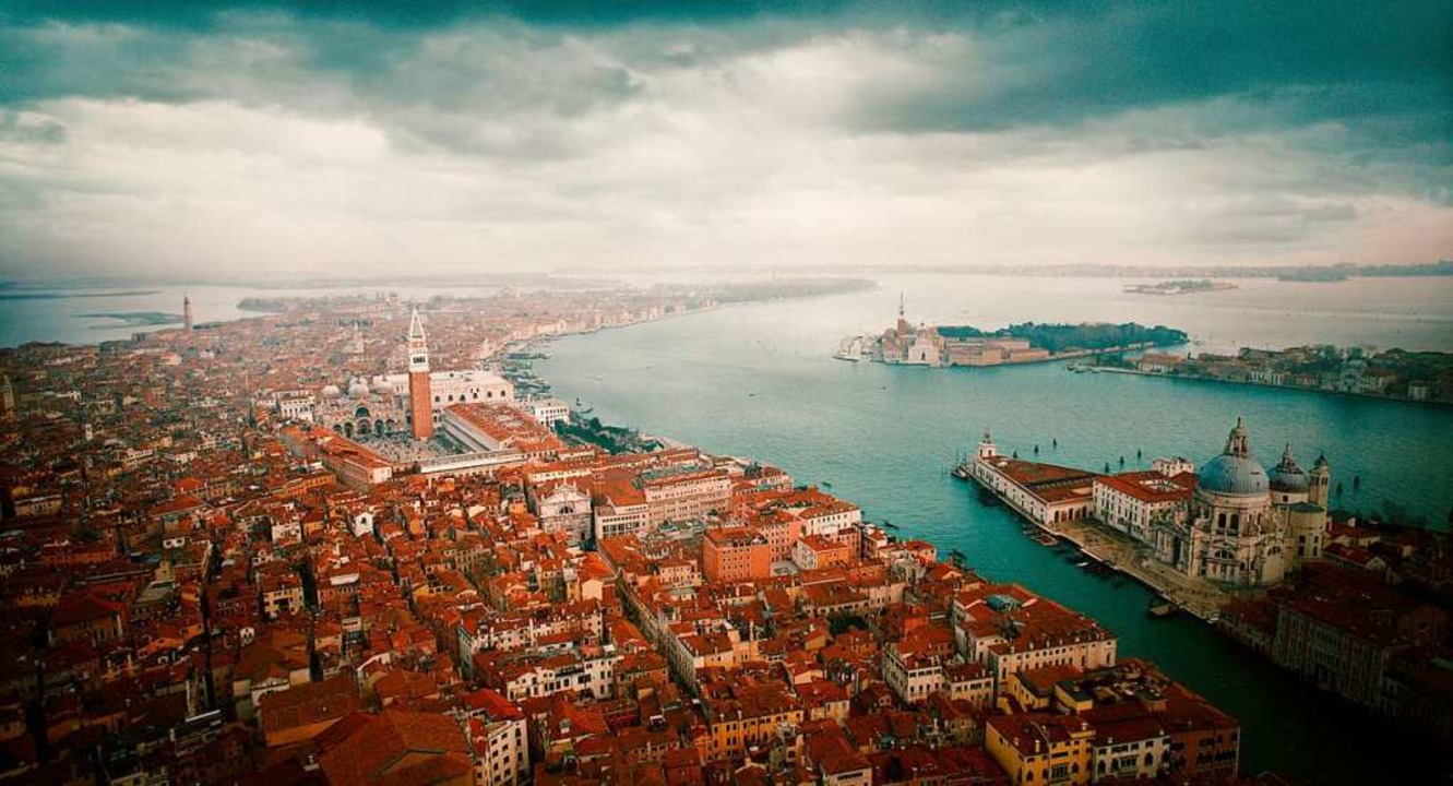 Venedig aus der Vogelperspektive: Erst...nting in Venice&#8220; diesen Anblick.  | Foto: - (dpa)