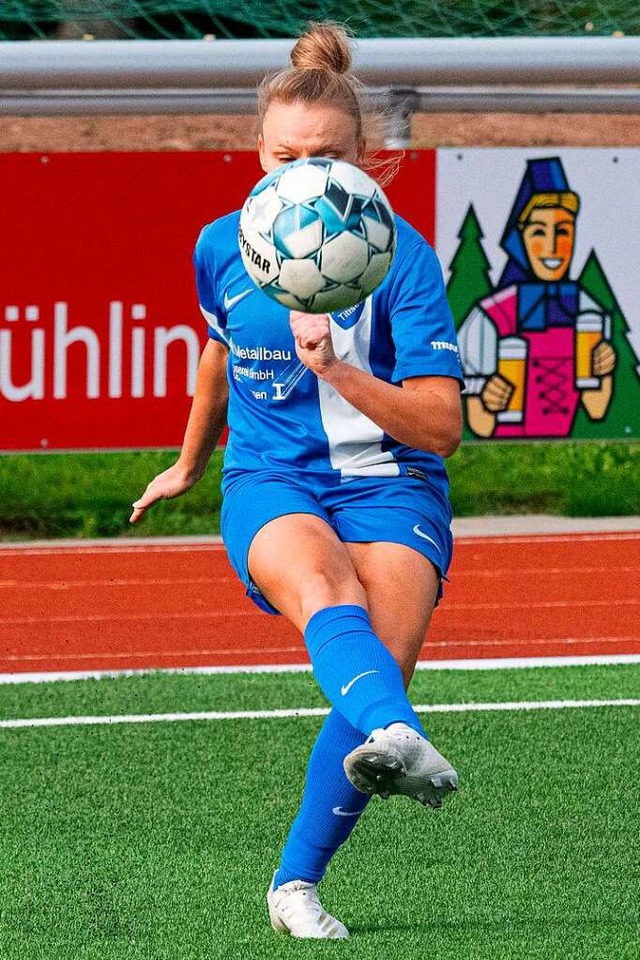 Nur nicht den Kopf und den Ball aus de... den zweiten Sieg mit dem SV Titisee.   | Foto: Wolfgang Scheu