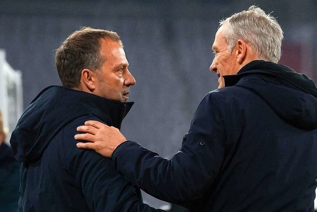 Hansi Flick  und Trainer Christian Streich  | Foto: Sven Hoppe (dpa)