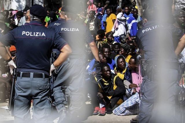 Tausende Migranten erreichen Lampedusa