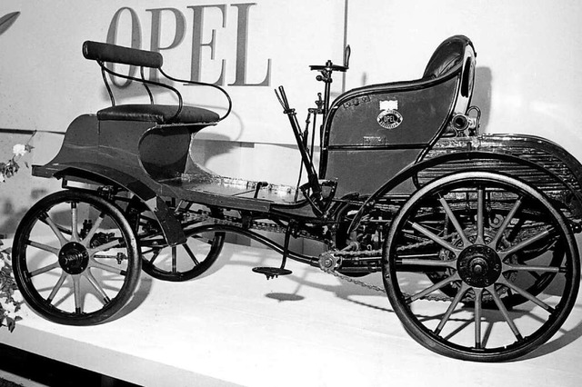 Ein Opel-Motorwagen vom Typ &quot;Pate...ugust 1962 in Rsselsheim ausgestellt.  | Foto: Richard Kroll (dpa)