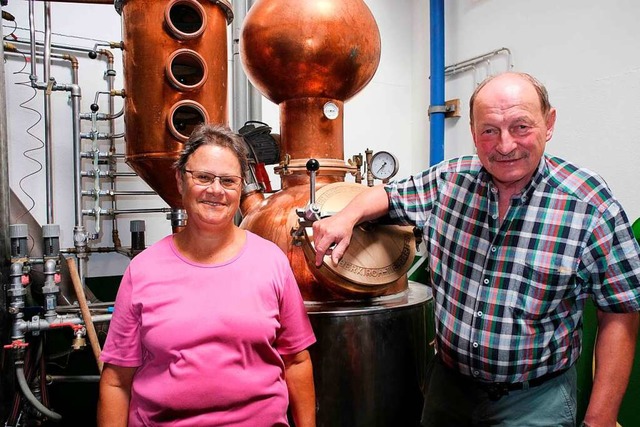 Wolfgang Keller und seine Frau Brunhilde teilen die Liebe frs Brennen.  | Foto: hubert rderer