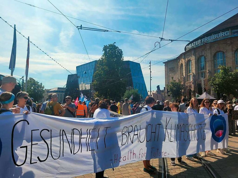 Klimastreik in Freiburg: Demo auf dem Platz der Alten Synagoge  | Foto: Manuel Fritsch