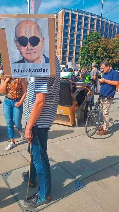 Klimastreik in Freiburg: Demo auf dem Platz der Alten Synagoge  | Foto: Manuel Fritsch