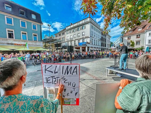 Alt und Jung demonstrierten gemeinsam fr konsequenten Klimaschutz.  | Foto: Barbara Ruda