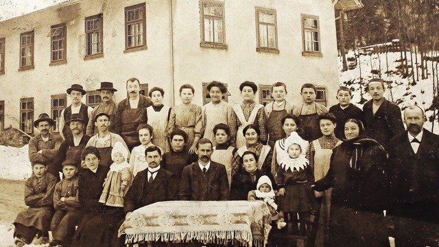 Vor der Brstenfabrik Maier im Jahr 1914   | Foto: Maier