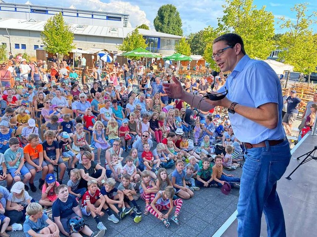 Marchs Brgermeister begrt die Festb...;Glckwunsch zum 50. uns allen!&#8220;  | Foto: Mario Schneberg