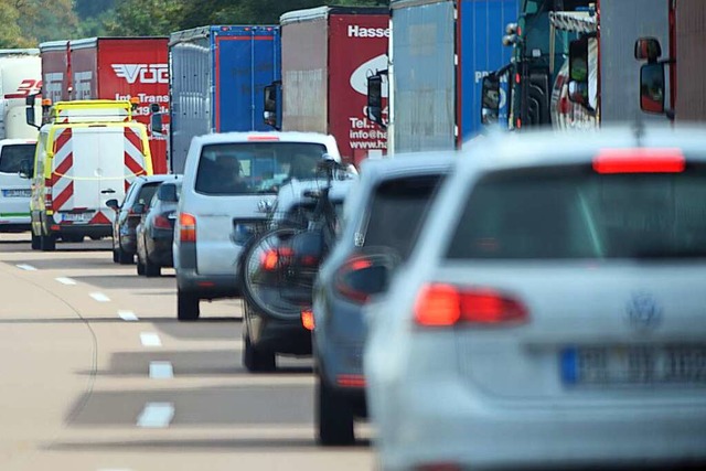 Zu Stozeiten (Symbolbild) soll der Verkehr entzerrt werden.  | Foto: Soeren Stache (dpa)