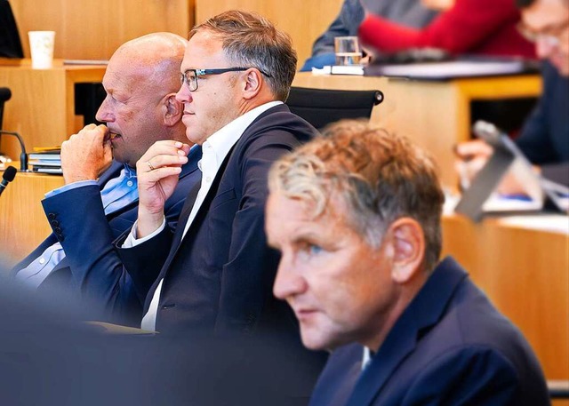 Thomas L. Kemmerich (FDP), Mario Voigt...etz zur Senkung der Grunderwerbssteuer  | Foto: IMAGO/