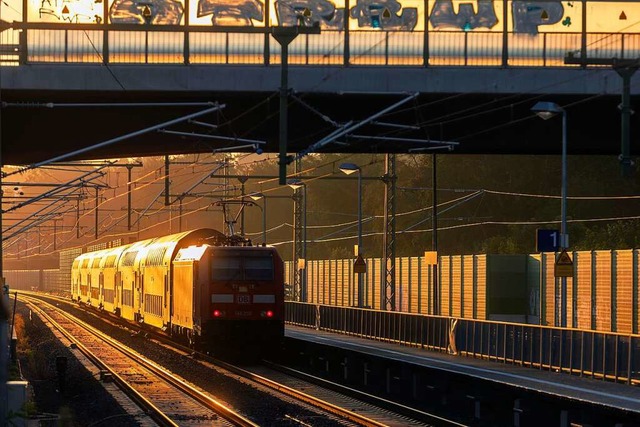 Die milliardenschwere Sanierung des de...;Schienengipfels&#8220;  in Frankfurt.  | Foto: Helmut Fricke (dpa)