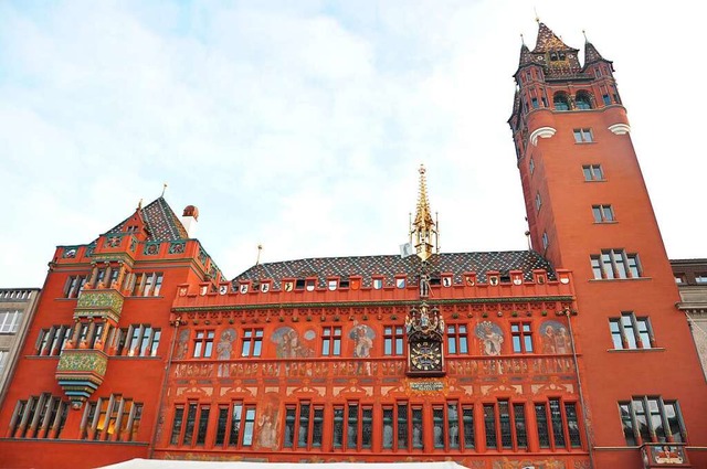 Das Basler Rathaus: Der Kanton rechnet wieder mit einem berschuss.  | Foto: Daniel Gramespacher