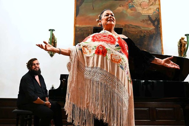 Flamenco-Tnzerin Mariquilla mit Piani...sio Valero bei der Erffnung von Gran  | Foto: Thomas Kunz