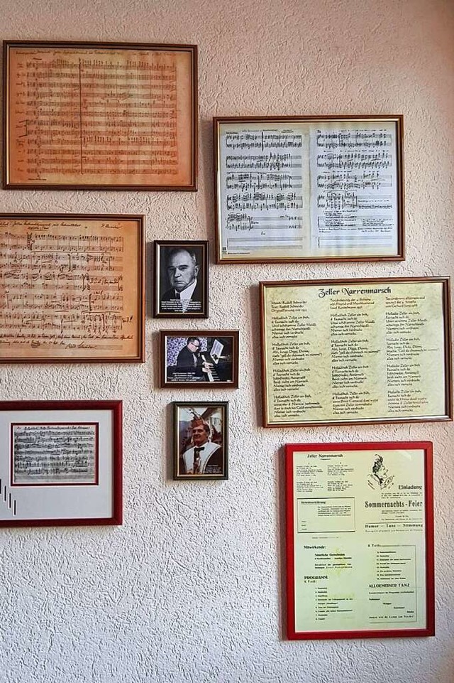 Die Original-Noten des Zeller Narrenmarschs zieren nun das Zeller Fasnachtshus.  | Foto: privat
