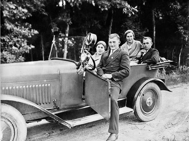 Fahrdienst: Das Bild aus den 1930er-Ja...ich bei Ehret ein Auto geliehen haben.  | Foto: Privat