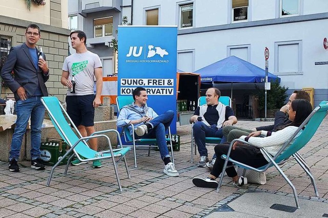 Auftakt zum Bezirkstag in Titisee-Neus...reitag auf dem Rathausplatz gecornert.  | Foto: Stefan Mertlik