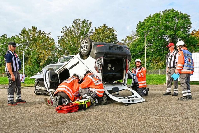 Ein bungseinsatz  fad auf dem Parkplatz der Firma Kieninger statt.  | Foto: Endrik Baublies