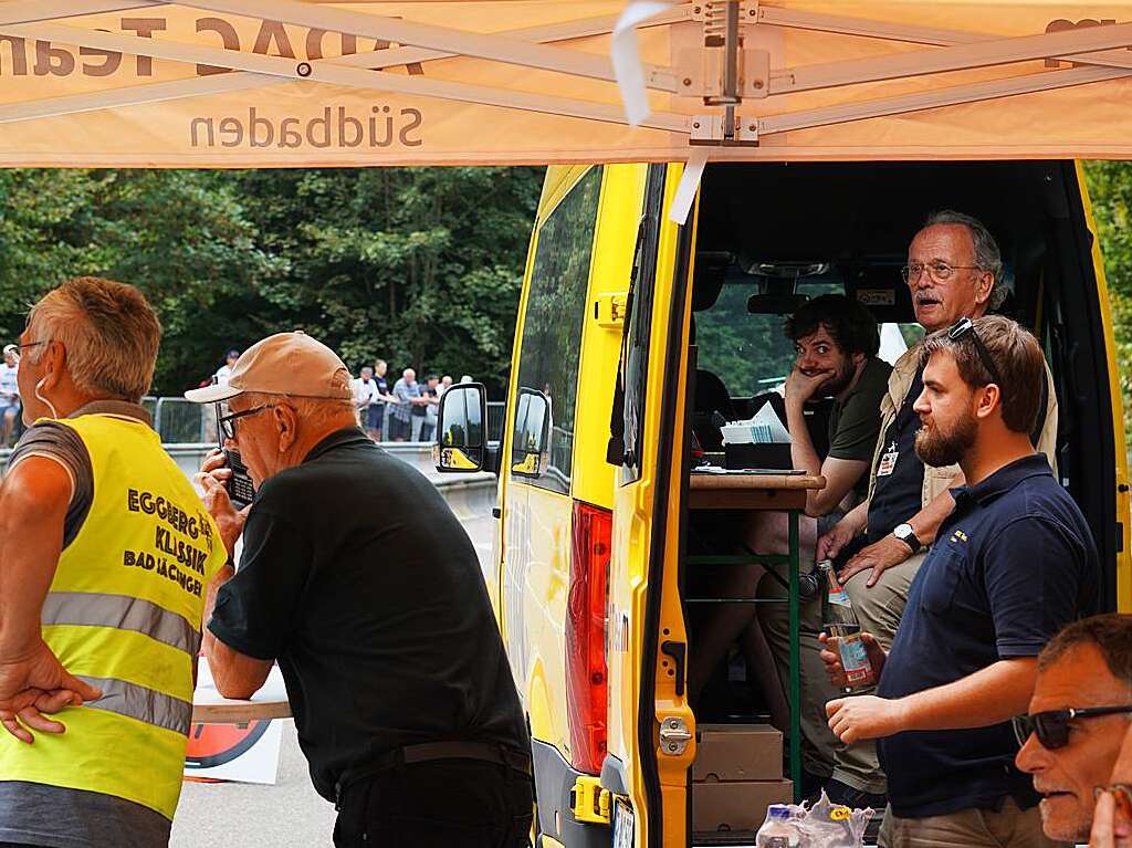 Alles Richtig gemacht: Fahrleiter Karl Wolber (Bildmitte) mit seniem Team freute sich, dass so viel Zuschauer kamen und alles reibungslos verlief.