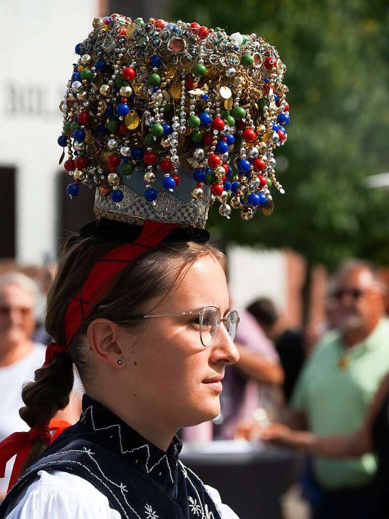 Toller Kopfschmuck der Niedereschbacher Trachtengruppe