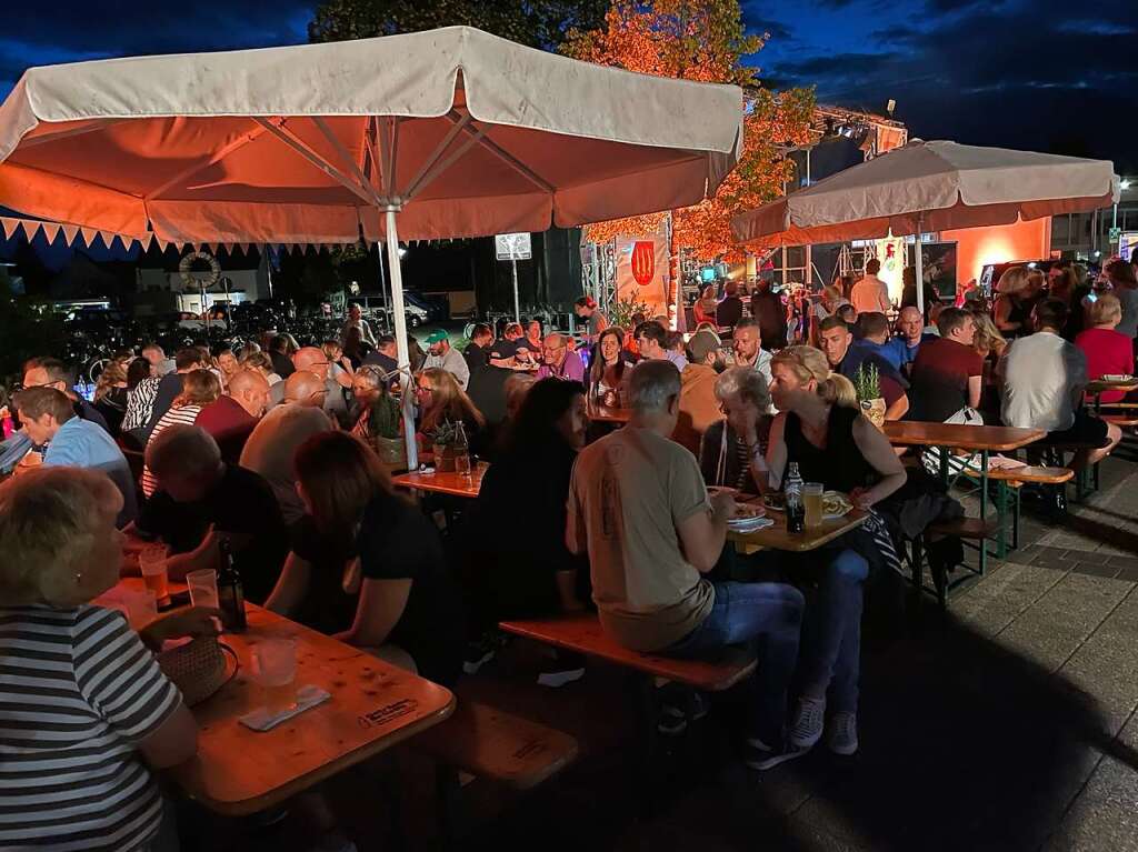 Ein groes Fest fr alle: der Brgleplatz und sein Umkreis waren von Freitag bis Sonntagabend eine einzige familire Festmeile fr alle Marcherinnen und Marcher, mit einem bunten Angebot fr alle Altersgruppen.