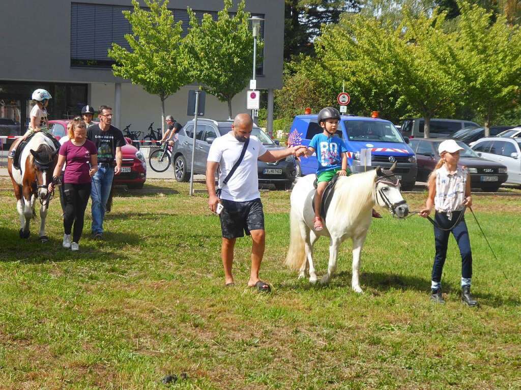 Ein groes Fest fr alle: der Brgleplatz und sein Umkreis waren von Freitag bis Sonntagabend eine einzige familire Festmeile fr alle Marcherinnen und Marcher, mit einem bunten Angebot fr alle Altersgruppen.