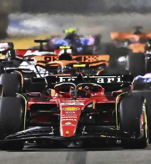 Am Start vorn und im Ziel vorn: Carlos Sainz in seinem Ferrari  | Foto: LILLIAN SUWANRUMPHA (AFP)