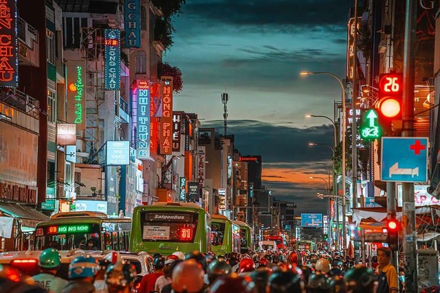 In Ho-Chi-Minh-Stadt, dem frheren Saigon, pulsiert heute das Leben.  | Foto: CravenA (stock.adobe.com)