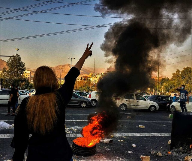 Seit einem Jahr gibt es im Iran heftig... ihr Leben, viele sitzen im Gefngnis.  | Foto: Uncredited (dpa)