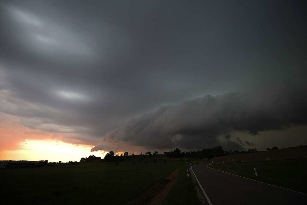 Der Deutsche Wetterdienst (DWD) rechne...insgesamt khlere Wetterlage anhalten.  | Foto: Alexander Wolf (dpa)