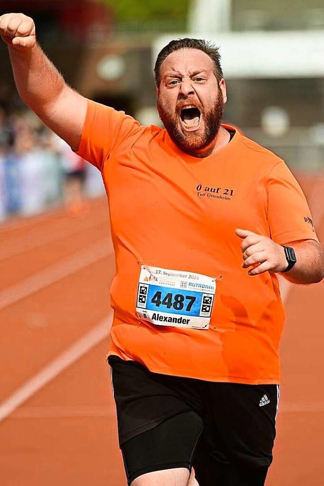 Alexander Gengenbach jubelt beim Zieleinlauf.  | Foto: privat